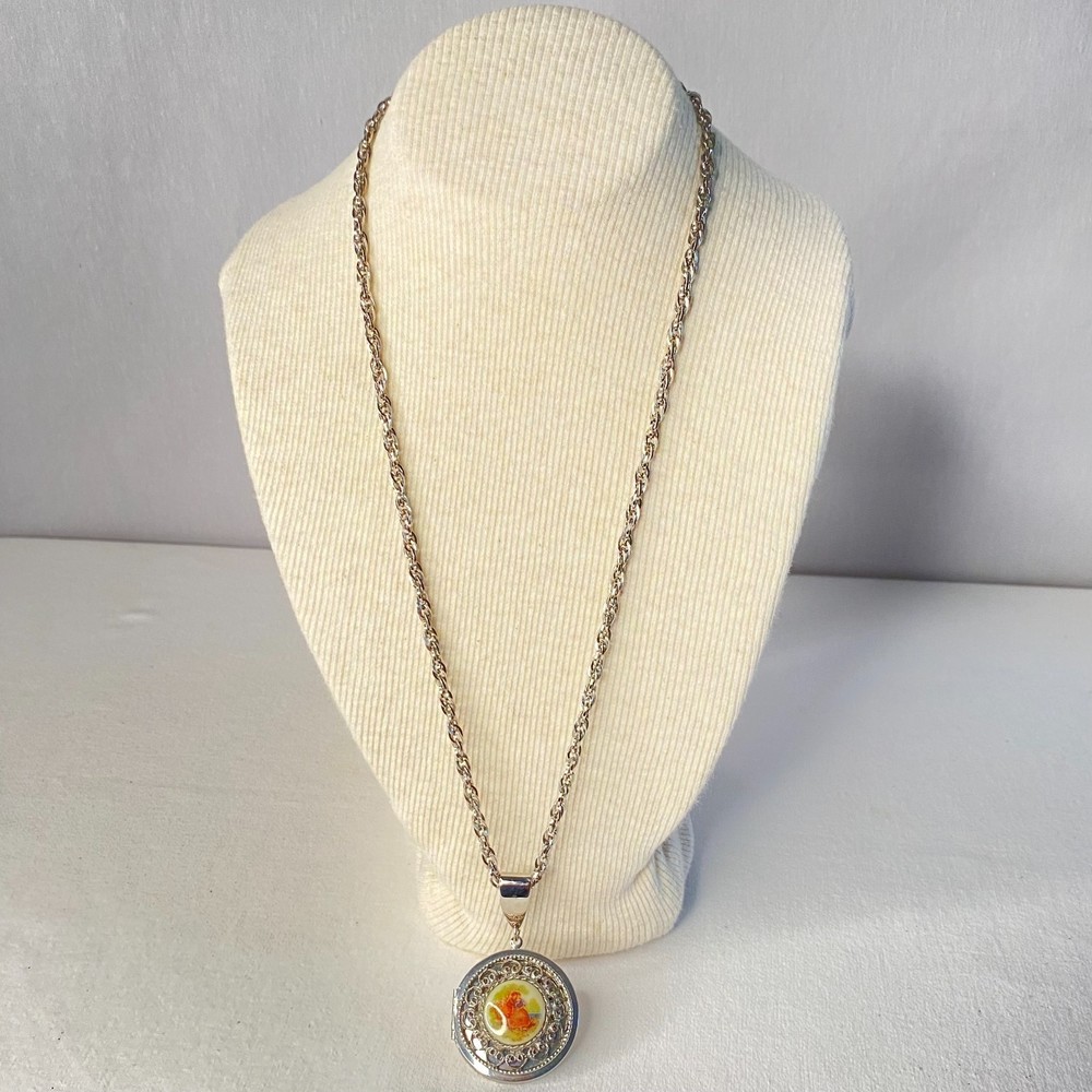 💎Silver Tone Fragonard Style Courting Couple Locket Pendant Necklace